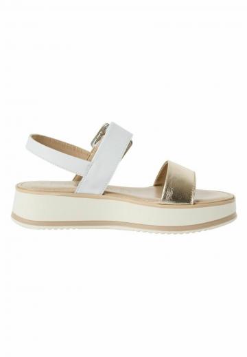 Босоножки на танкетке