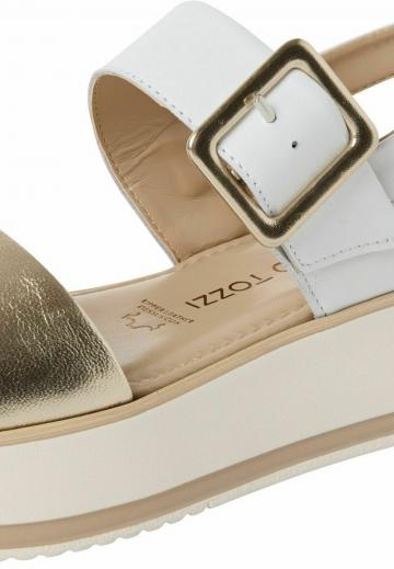 Босоножки на танкетке