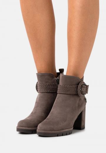 Полусапожки на высоком каблуке