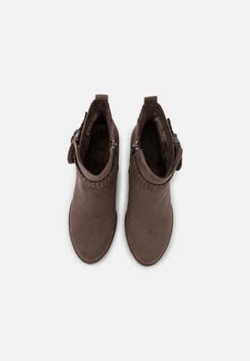 Полусапожки на высоком каблуке