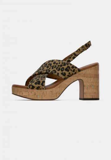 Босоножки на каблуке