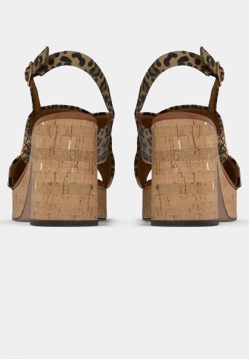 Босоножки на каблуке