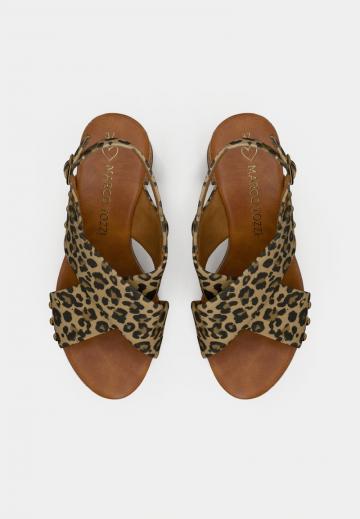 Босоножки на каблуке