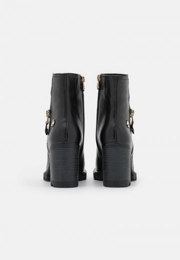 Полусапожки на высоком каблуке