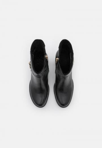 Полусапожки на высоком каблуке