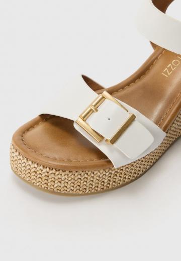 Босоножки на танкетке