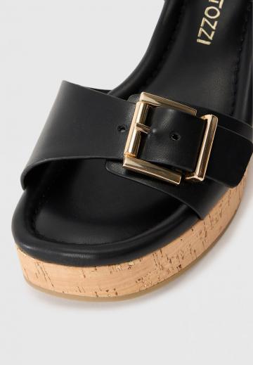 Босоножки на танкетке