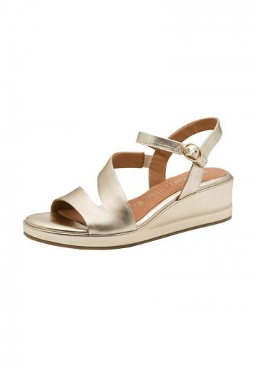 Босоножки на танкетке