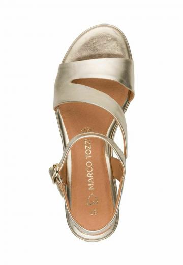 Босоножки на танкетке