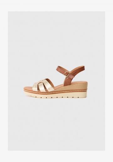 Босоножки на танкетке