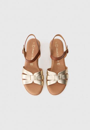 Босоножки на танкетке