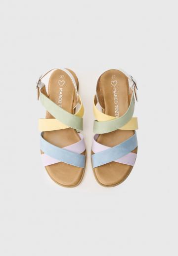 Босоножки на танкетке