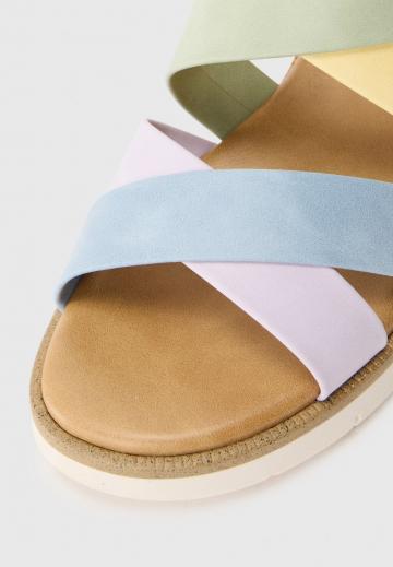 Босоножки на танкетке