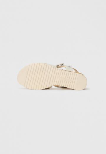 Босоножки на танкетке