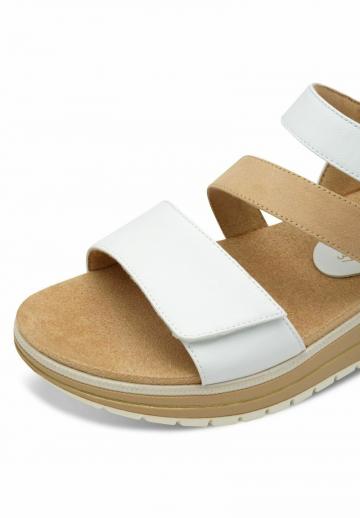 Босоножки на танкетке