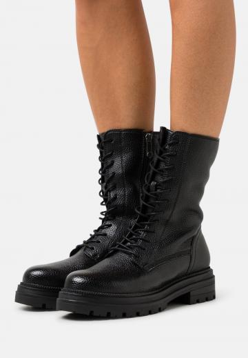 Ботинки на шнуровке