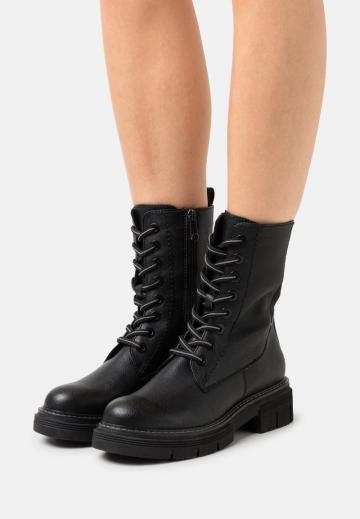Ботинки на шнуровке