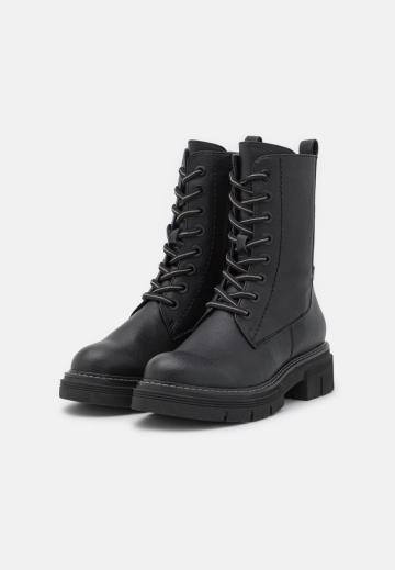 Ботинки на шнуровке