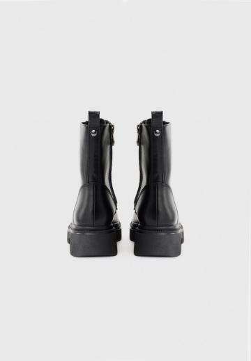 Ботинки на шнуровке