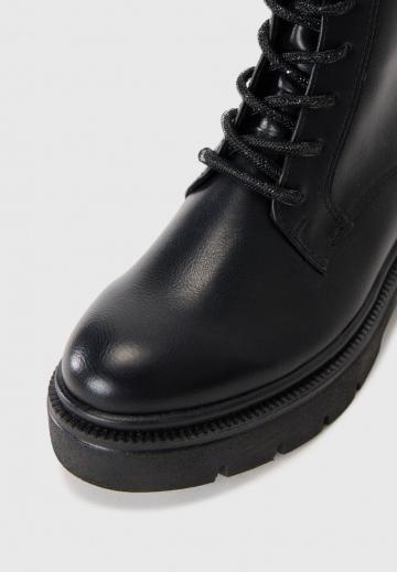 Ботинки на шнуровке