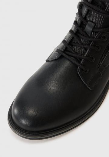 Ботинки на шнуровке