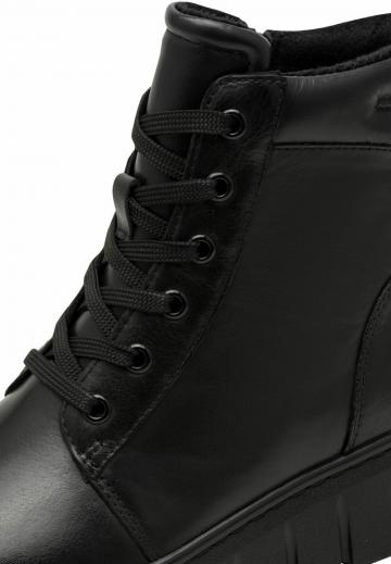 Сапожки на танкетке