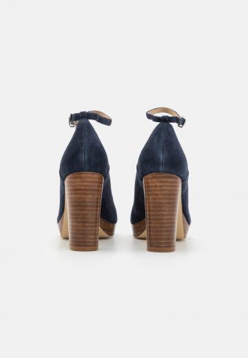 Туфли с ремешком