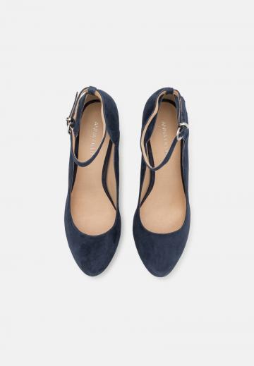 Туфли с ремешком