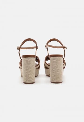 Босоножки на платформе