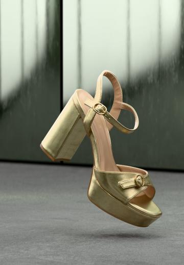 Босоножки на платформе