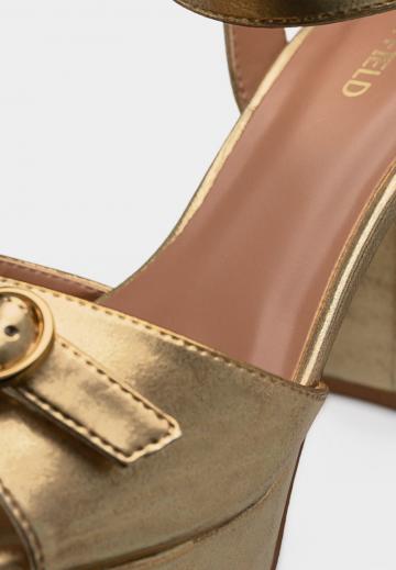 Босоножки на платформе