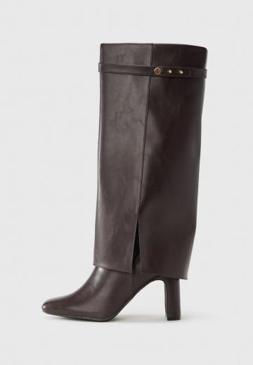 Высокие сапоги