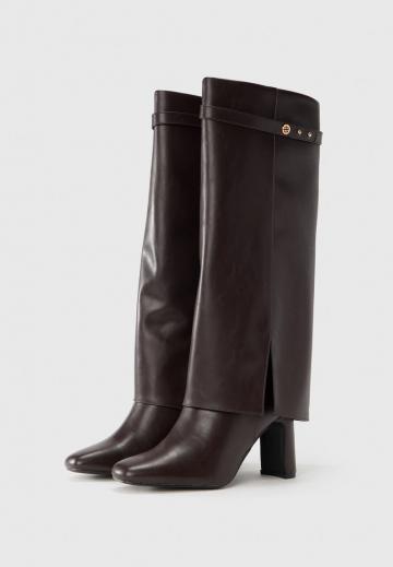 Высокие сапоги