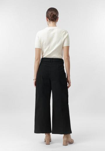 Короткие джинсы