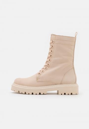 Полусапожки на платформе