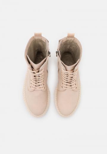 Полусапожки на платформе