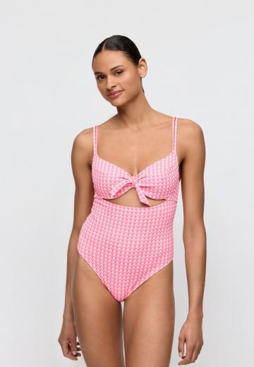 Слитный купальник