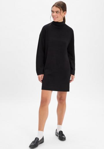 Вязаное платье