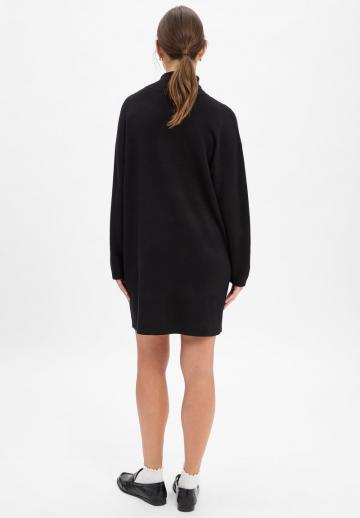 Вязаное платье