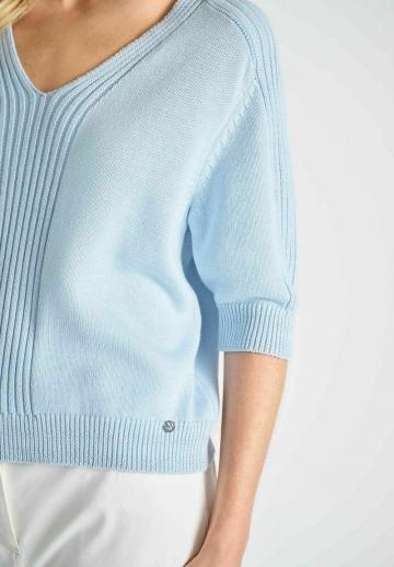 Пуловер с вырезом V