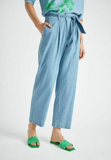 Прямые джинсы