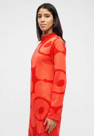 Вязаное платье