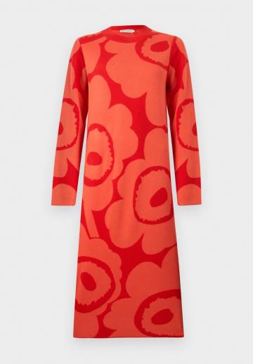 Вязаное платье