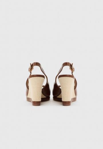 Босоножки на танкетке