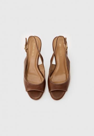 Босоножки на танкетке