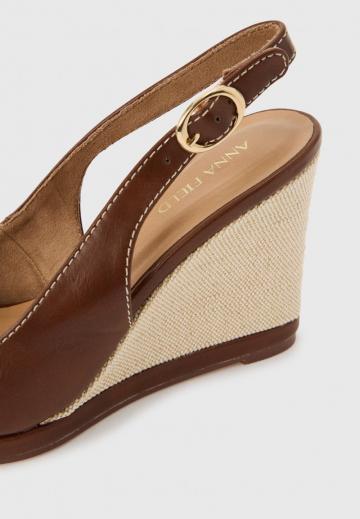 Босоножки на танкетке