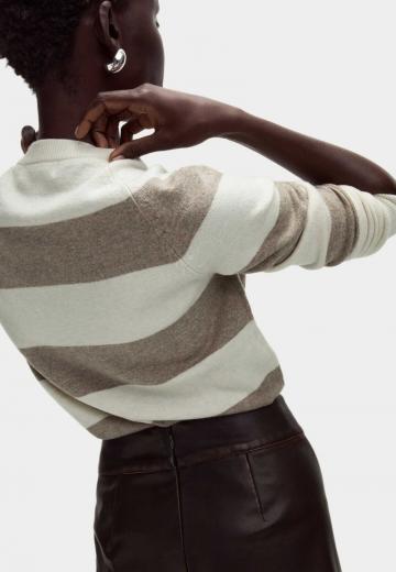 Пуловер в полоску