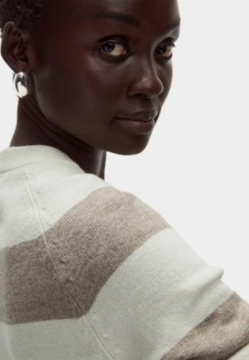 Пуловер в полоску