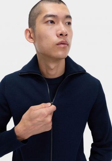 Вязаная кофта