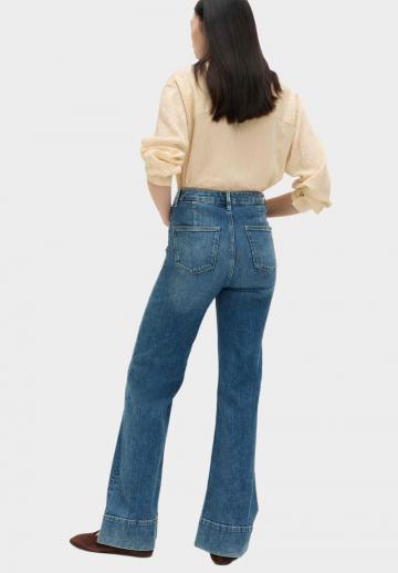 Клешеные джинсы